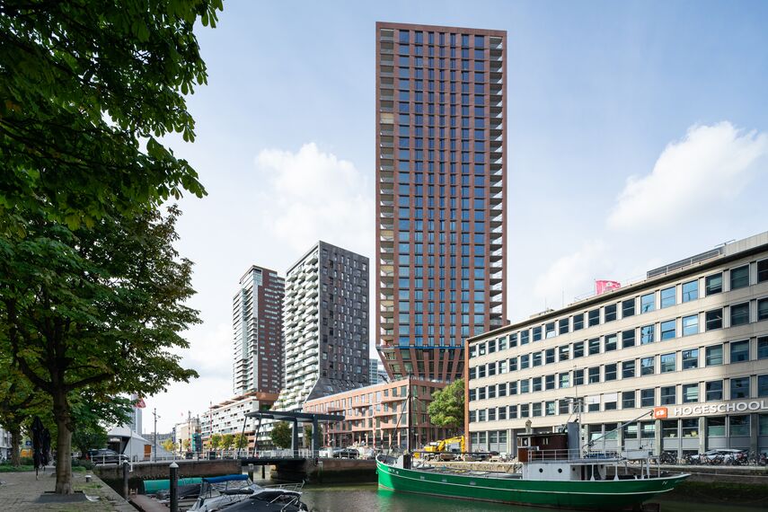 ConceptWall 50 Fachadas e ConceptPatio 155 Correr e Harmónio - CasaNova localizado em Rotterdam, nos Países Baixos
