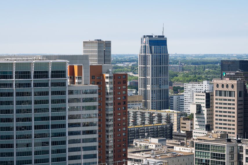 ConceptWall 50 Fachadas e ConceptPatio 155 Correr e Harmónio - CasaNova localizado em Rotterdam, nos Países Baixos