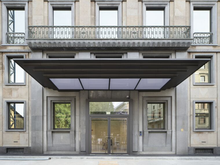 MasterLine 8-HI Portas, SlimLine 38 HI Janelas, CS 77 Fire Proof Portas, CW 50-HI Fachadas e CW 50-ALU ON STEEL Fachadas - Spiga26 localizado em Milan, Itália