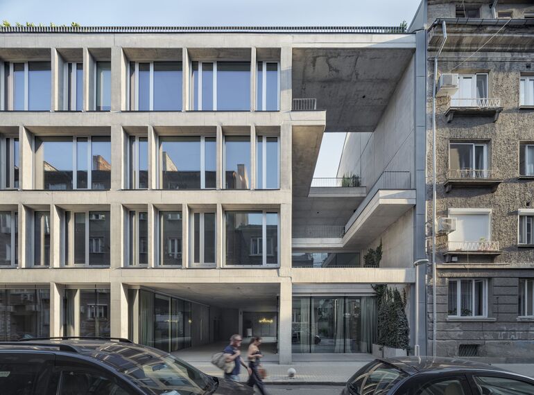 ConceptSystem 77 Janelas, ConceptPatio 155 Correr e Harmónio, SlimPatio 68 Correr e Harmónio, MasterLine 8 Portas e CW 50-SC Fachadas - MIR Office Building localizado em Sofia, Bulgarije