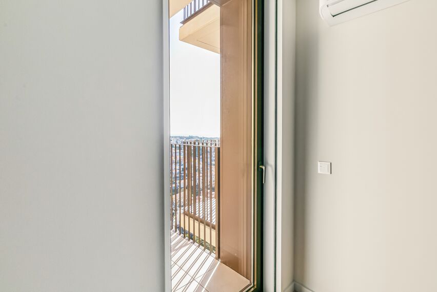 SlimPatio 68 Correr e Harmónio, SlimLine 38 Portas e SlimLine 38 Janelas - The Yard localizado em Vila Nova de Gaia, Portugal