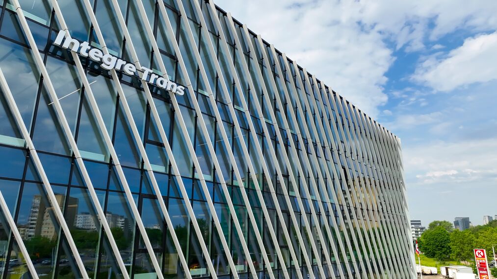 CW 50-HI Fachadas, MasterLine 8 HI Janelas e MasterLine 8-HI Portas - Sporto 16 localizado em Vilnius, Lituânia