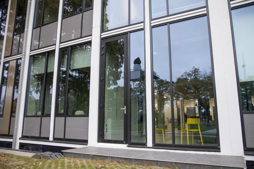 ConceptSystem 77 Portas, CW 50 Standard Fachadas, CW 50 Fachadas e CS 77 Hidden Vent Janelas - Office building Building N Hengelo localizado em Hengelo, nos Países Baixos