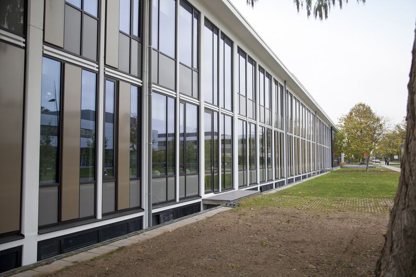 ConceptSystem 77 Portas, CW 50 Standard Fachadas, CW 50 Fachadas e CS 77 Hidden Vent Janelas - Office building Building N Hengelo localizado em Hengelo, nos Países Baixos