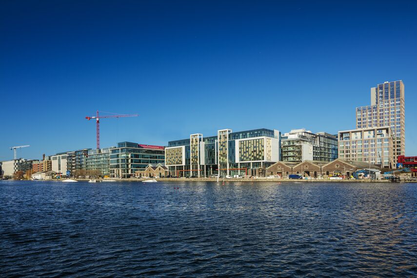 ConceptWall 50 Fachadas e ConceptSystem 77 Portas - Office building The Reflector localizado em Dublin, Irlanda