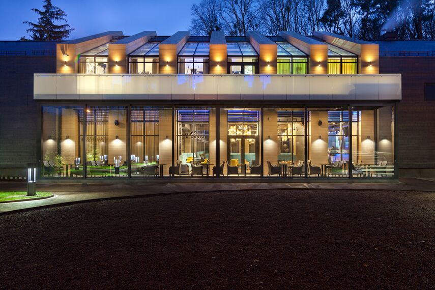ConceptSystem 77 Janelas e CW 50-HI Fachadas - Park Art of Rest localizado em Lviv, Ucrânia