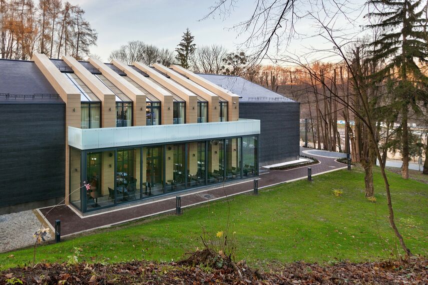 ConceptSystem 77 Janelas e CW 50-HI Fachadas - Park Art of Rest localizado em Lviv, Ucrânia