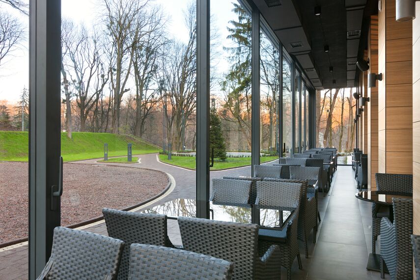 ConceptSystem 77 Janelas e CW 50-HI Fachadas - Park Art of Rest localizado em Lviv, Ucrânia