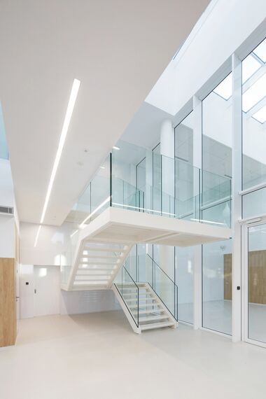 ConceptSystem 59Pa Janelas e CW 50-HI Fachadas - Pivexin Technology Headquarter localizado em Babice, Polónia