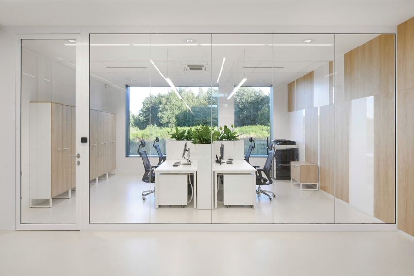 ConceptSystem 59Pa Janelas e CW 50-HI Fachadas - Pivexin Technology Headquarter localizado em Babice, Polónia