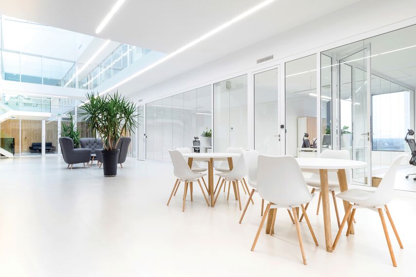ConceptSystem 59Pa Janelas e CW 50-HI Fachadas - Pivexin Technology Headquarter localizado em Babice, Polónia