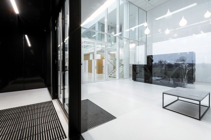 ConceptSystem 59Pa Janelas e CW 50-HI Fachadas - Pivexin Technology Headquarter localizado em Babice, Polónia