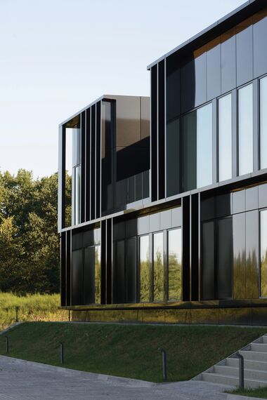 ConceptSystem 59Pa Janelas e CW 50-HI Fachadas - Pivexin Technology Headquarter localizado em Babice, Polónia