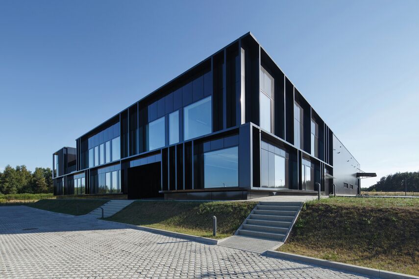 ConceptSystem 59Pa Janelas e CW 50-HI Fachadas - Pivexin Technology Headquarter localizado em Babice, Polónia