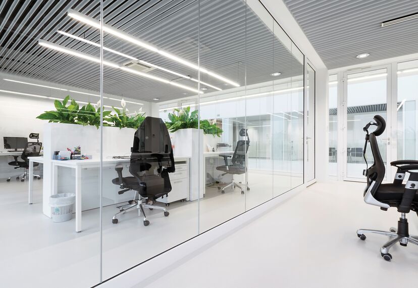 ConceptSystem 59Pa Janelas e CW 50-HI Fachadas - Pivexin Technology Headquarter localizado em Babice, Polónia