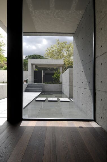 CS 68 Hidden Vent Janelas - Villa Concrete localizado em Madrid, Espanha