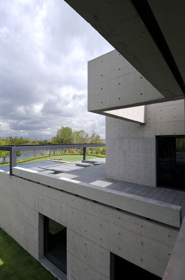 ConceptPatio 155 Correr e Harmónio e CS 68 Hidden Vent Janelas - Villa Villa Concrete localizado em Madrid, Espanha