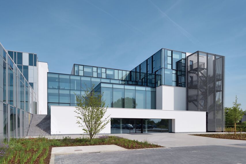 HiFinity Correr e Harmónio, BriseSoleil 100 Sombreamento, MasterLine 8 Janelas, CW 60-SC Fachadas, CW 86 Standard Fachadas e CW 86-EF Fachadas - Office building Reynaers Campus: Experience Centre localizado em Duffel, België