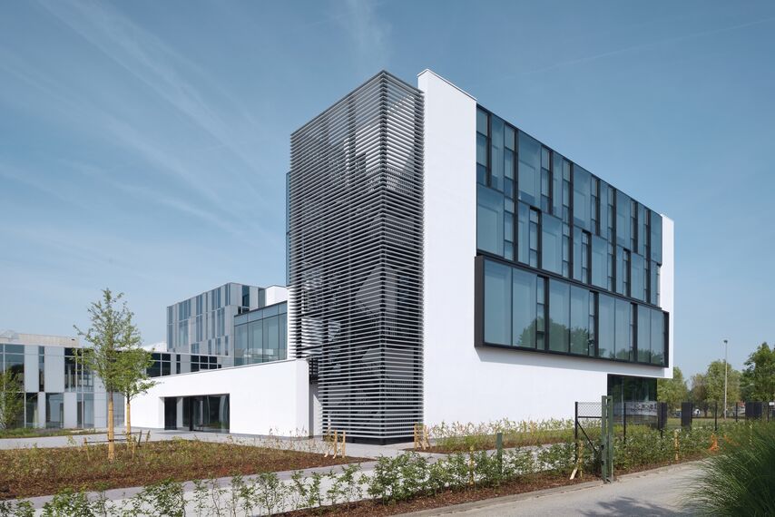 HiFinity Correr e Harmónio, BriseSoleil 100 Sombreamento, MasterLine 8 Janelas, CW 60-SC Fachadas, CW 86 Standard Fachadas e CW 86-EF Fachadas - Office building Reynaers Campus: Experience Centre localizado em Duffel, België