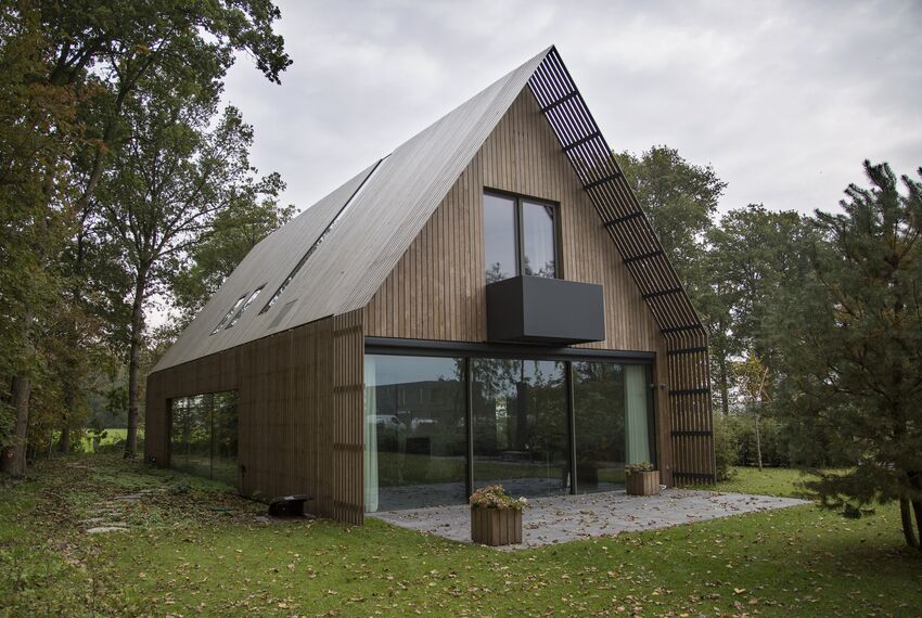 CS 86-HI (c) Sistemas cancelados, ConceptWall 50 Fachadas e HiFinity Correr e Harmónio - Villa Casa da Floresta Voorschoten localizado em Voorschoten, nos Países Baixos