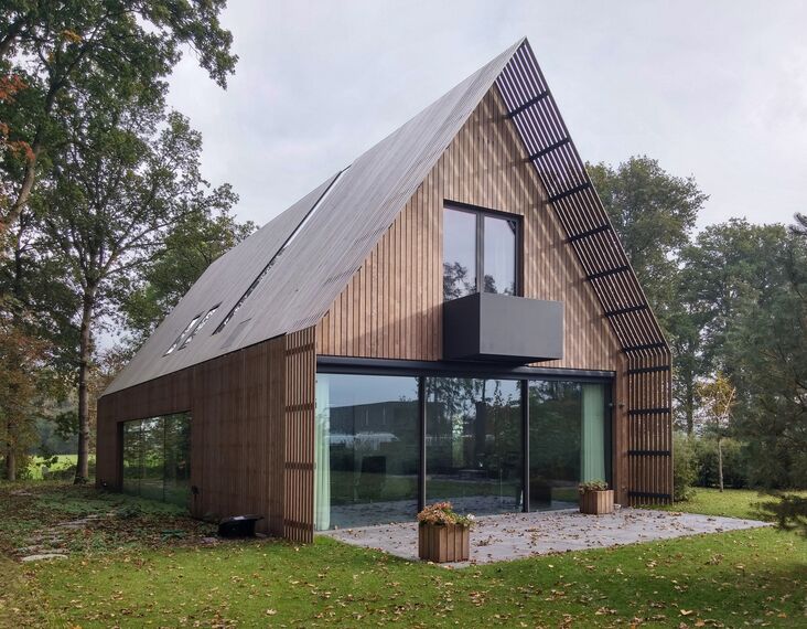 CS 86-HI (c) Sistemas cancelados, ConceptWall 50 Fachadas e HiFinity Correr e Harmónio - Villa Casa da Floresta Voorschoten localizado em Voorschoten, nos Países Baixos