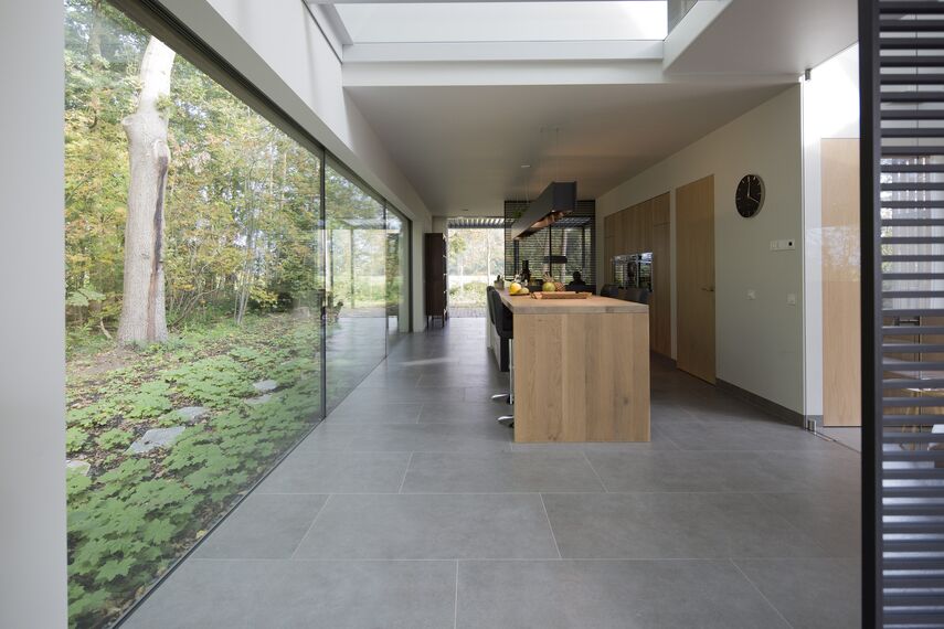 CS 86-HI (c) Sistemas cancelados, ConceptWall 50 Fachadas e HiFinity Correr e Harmónio - Villa Casa da Floresta Voorschoten localizado em Voorschoten, nos Países Baixos