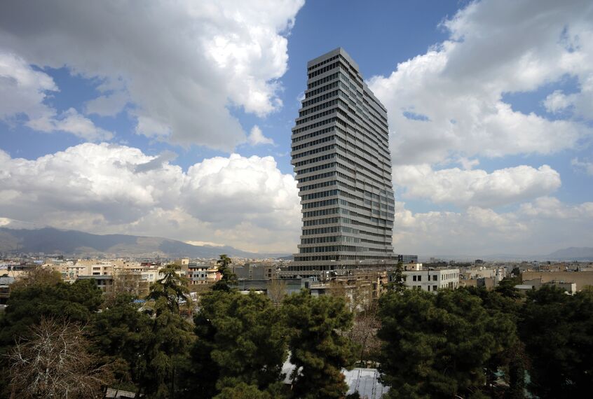 ConceptWall 60 Fachadas, ConceptSystem 68 Janelas e Ventalis Sistemas complementares - Office building Jaam Tower localizado em Tehran, Irão