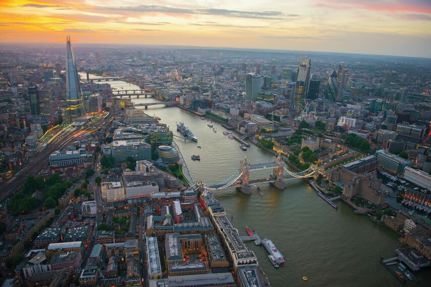 ConceptSystem 68 Janelas, ConceptWall 60 Fachadas, ConceptPatio 130 Correr e Harmónio, ConceptSystem 77 Janelas, ConceptSystem 77 Portas e ConceptWall 50 Fachadas - One Tower Bridge localizado em London, Reino Unido
