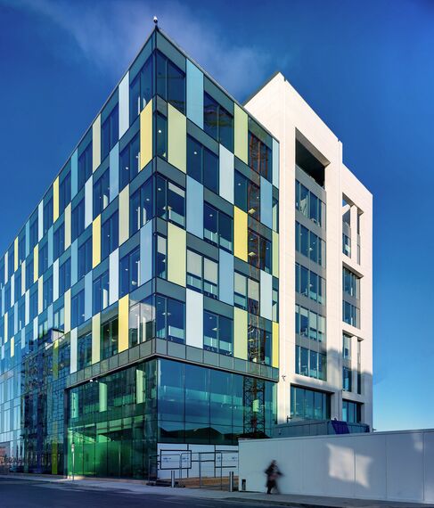 ConceptWall 60 Fachadas - Office building Sir John Rogerson's Quay localizado em Dublin, Irlanda