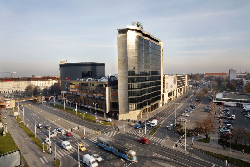 BriseSoleil 100 Sombreamento e ConceptWall 50 Fachadas - Office building Arkady Wrocławskie localizado em Wrocław, Polónia