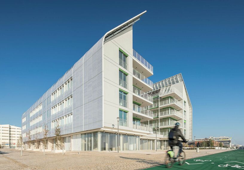 HiFinity Correr e Harmónio, ConceptSystem 59Pa Portas, ConceptWall 50 Fachadas e SlimLine 38 Ferro Janelas - Complexo de apartmentos Prata Riverside Village localizado em Lisbon, Portugal