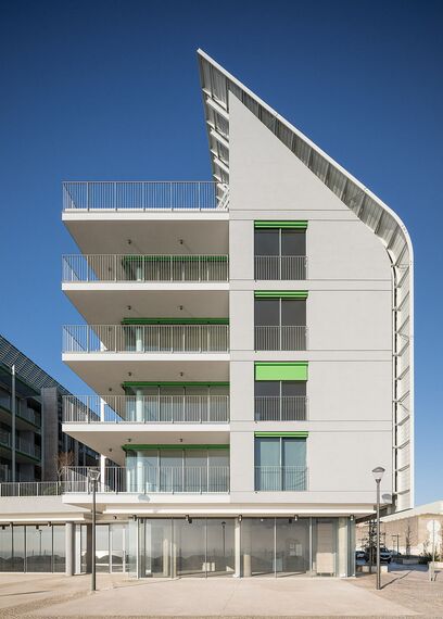 HiFinity Correr e Harmónio, ConceptSystem 59Pa Portas, ConceptWall 50 Fachadas e SlimLine 38 Ferro Janelas - Complexo de apartmentos Prata Riverside Village localizado em Lisbon, Portugal