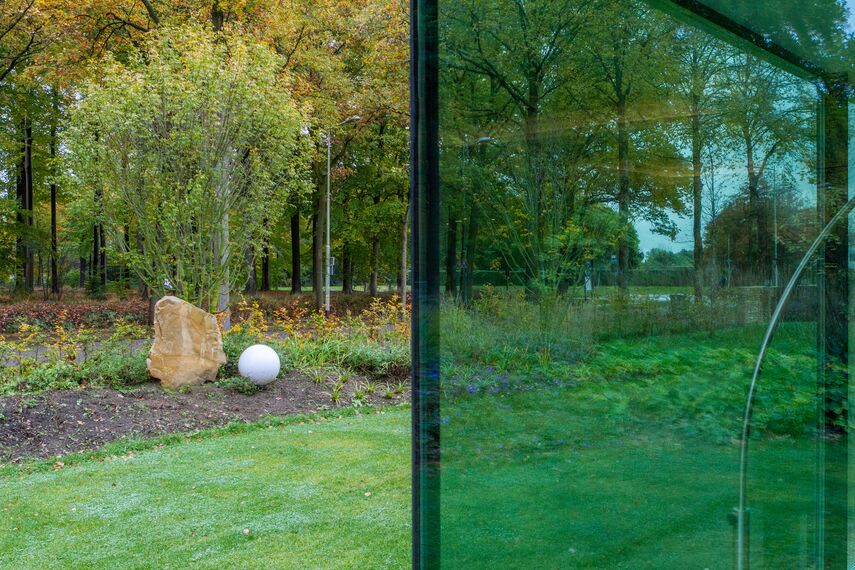 SlimLine 38 Janelas - Villa Berghuis: Uma moradia térrea com um toque intemporal localizado em Breda, nos Países Baixos