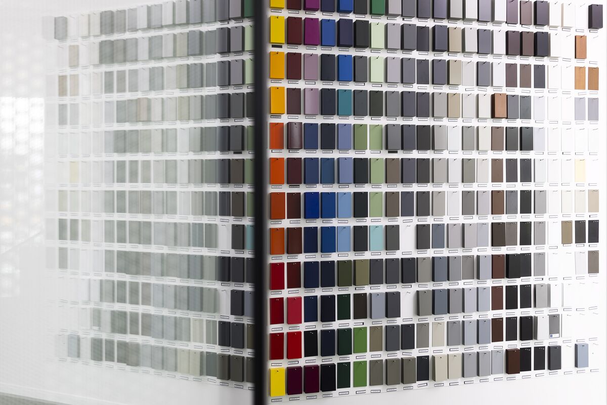 Mostra uma parede com várias cores no Reynaers Campus 