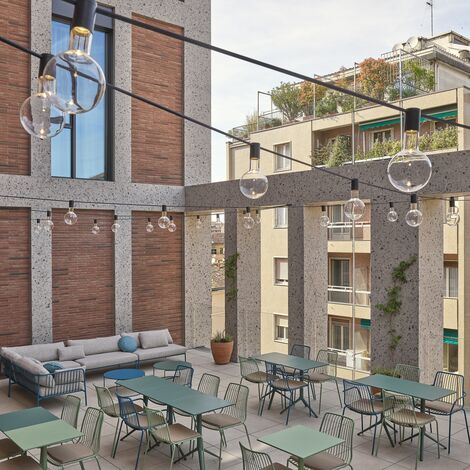 ConceptWall 50 Fachadas, MasterLine 8 Portas, SlimLine 38 Janelas e MasterLine 8 Balcony Door Portas - 21 House of Stories Navigli localizado em Milan, Itália