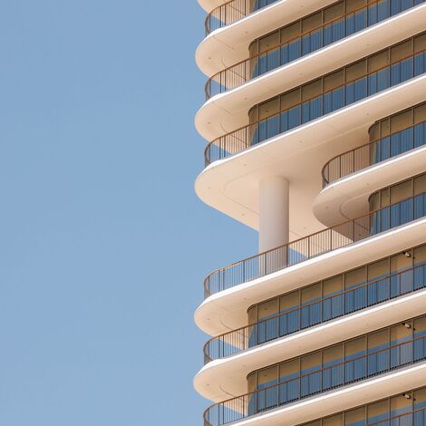 ConceptWall 60 Fachadas, ConceptSystem 77 Portas e CW 60 Hidden Vent Fachadas - Infinity localizado em Lisbon, Portugal