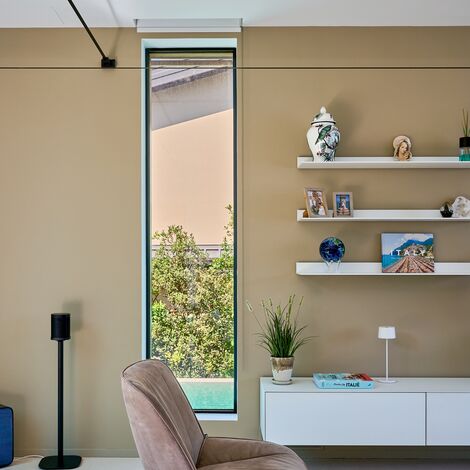 SlimLine 38 Janelas, MasterLine 8 Portas, HiFinity Correr e Harmónio, SlimPatio 68 Correr e Harmónio e MasterLine 8 Panel Door Portas - Villa Garda Lake localizado em Brescia, Itália