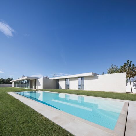 ConceptPatio 130 Correr e Harmónio, ConceptSystem 77 Janelas, ConceptSystem 77 Portas e ConceptWall 50 Fachadas - Villa Buftea localizado em Buftea, Roménia