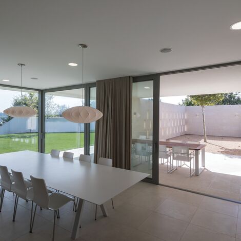 ConceptPatio 130 Correr e Harmónio, ConceptSystem 77 Janelas, ConceptSystem 77 Portas e ConceptWall 50 Fachadas - Villa Buftea localizado em Buftea, Roménia