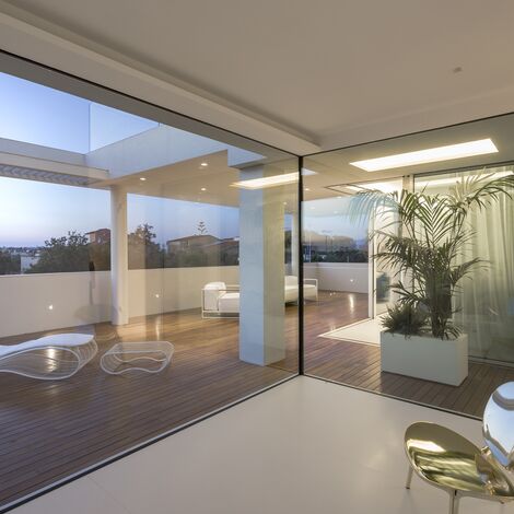 SlimPatio 68 Correr e Harmónio, HiFinity Correr e Harmónio, ConceptSystem 77 Janelas e CS 77 Hidden Vent Janelas - Casa D localizado em Ragusa, Itália