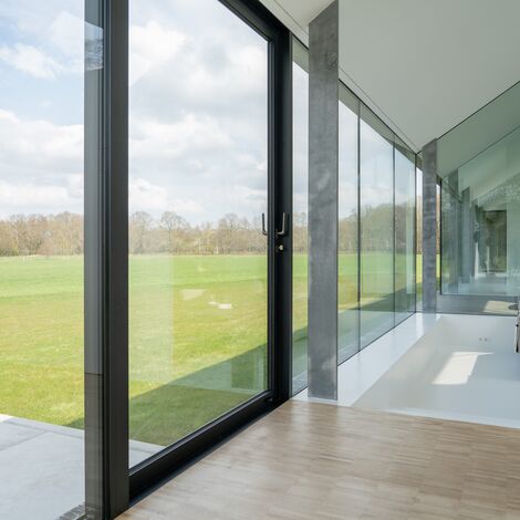 SlimLine 38 Portas, ConceptPatio 130 Correr e Harmónio e ConceptSystem 77 Janelas - Het Kleine Krikhaar localizado em Geesteren, nos Países Baixos