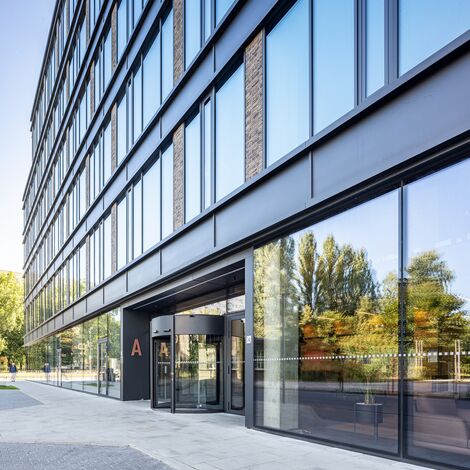 ConceptWall 50 Fachadas, MasterLine 8 Janelas, CW 50-HI Fachadas, CW 50-SC Fachadas, MasterLine 8 HI Janelas e MasterLine 8 Hidden Vent Janelas - X20 localizado em Warsaw, Polónia