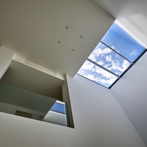 HiFinity Correr e Harmónio, MasterLine 8 Portas, SlimLine 38 Janelas, ConceptSystem 77 Janelas, ConceptWall 50 Fachadas, MasterLine 8 Panel Door Portas, CS 77 Hidden Vent Janelas e CW 50-RA/FRV - Villa D localizado em Chieti, Itália