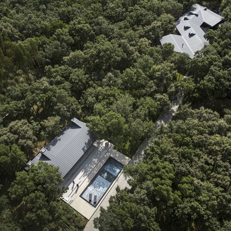 HiFinity Correr e Harmónio, ConceptWall 50 Fachadas e SlimLine 38 Ferro Janelas - Quinta dos Carvalhos localizado em Leiria, Portugal