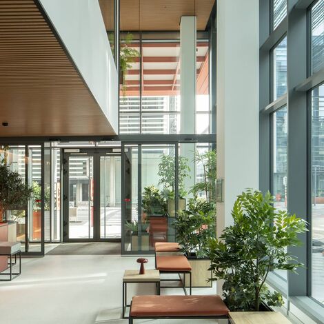 Fachada com janela de aluminio MasterLine 8 Alto Isolamento, que oferecem elevados níveis de isolamento térmico