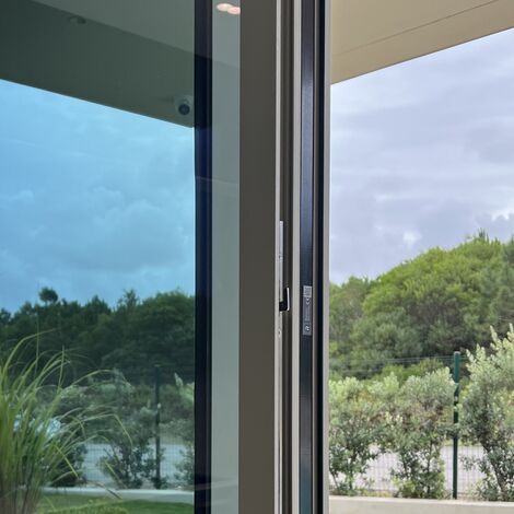 SlimPatio 68 Correr e Harmónio e MasterLine 8 Janelas - Lagoon Village localizado em Óbidos, Portugal