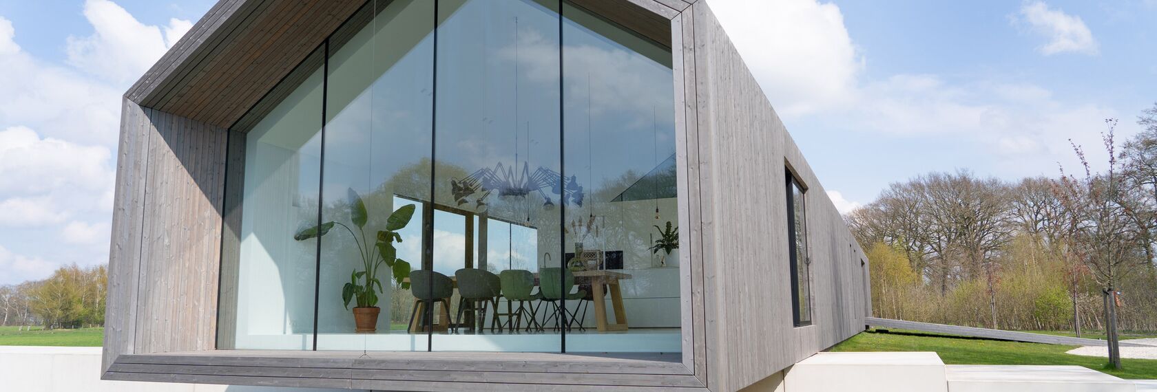 SlimLine 38 Portas, ConceptPatio 130 Correr e Harmónio e ConceptSystem 77 Janelas - Het Kleine Krikhaar localizado em Geesteren, nos Países Baixos