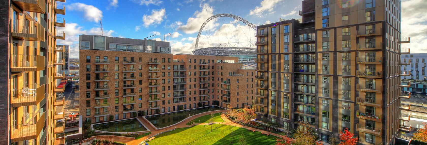 ConceptSystem 77 Janelas, ConceptSystem 77 Portas, CS 86-HI (c) Sistemas cancelados e ConceptWall 50 Fachadas - Wembley Park localizado em London, Reino Unido