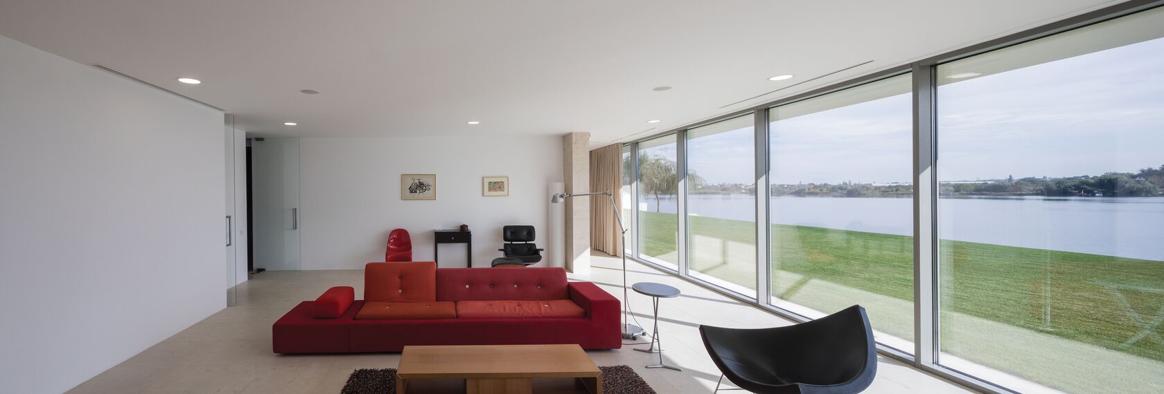 ConceptPatio 130 Correr e Harmónio, ConceptSystem 77 Janelas, ConceptSystem 77 Portas e ConceptWall 50 Fachadas - Villa Buftea localizado em Buftea, Roménia