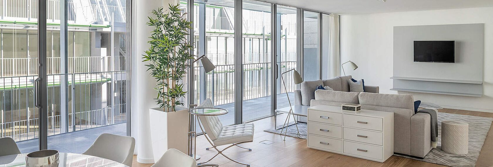 HiFinity Correr e Harmónio, ConceptSystem 59Pa Portas, ConceptWall 50 Fachadas e SlimLine 38 Ferro Janelas - Complexo de apartmentos Prata Riverside Village localizado em Lisbon, Portugal